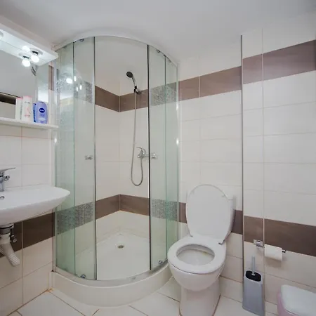 St Peter & Paul At شقة شاراكي